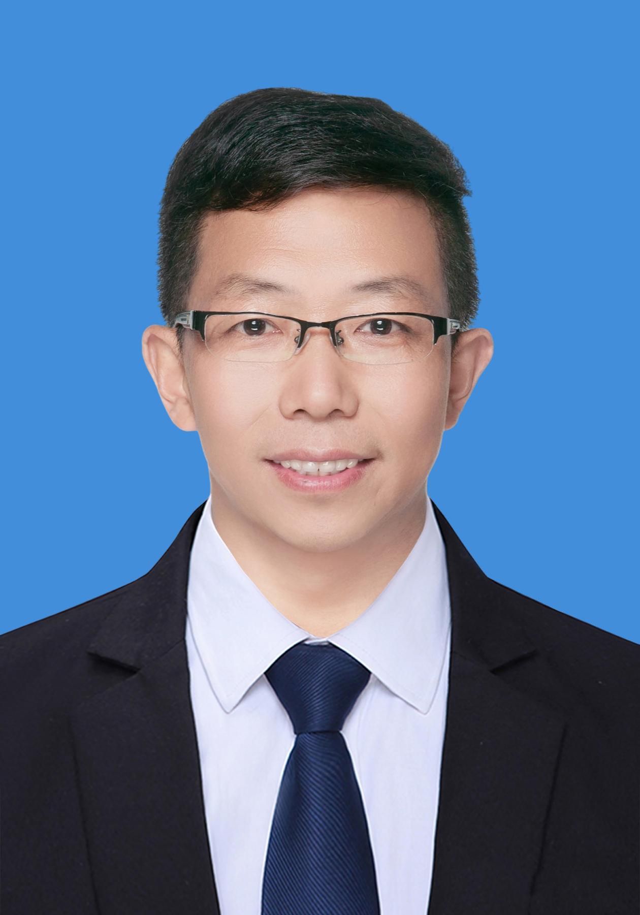 吴得禄 半身照 蓝底 202306